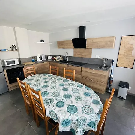 Spacieux Avec Terrasse, Solarium, Parking Et Piscine - Fr-1-723-5 *